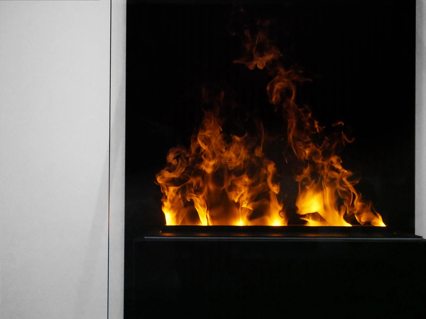 Yosemite - Wall-mounted Water Vapour Fireplace in Black